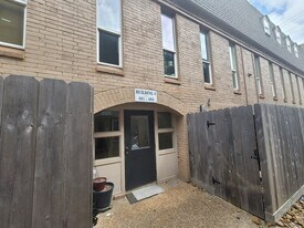 215 Postoffice St, Unit 401 in Galveston, TX - Building Photo