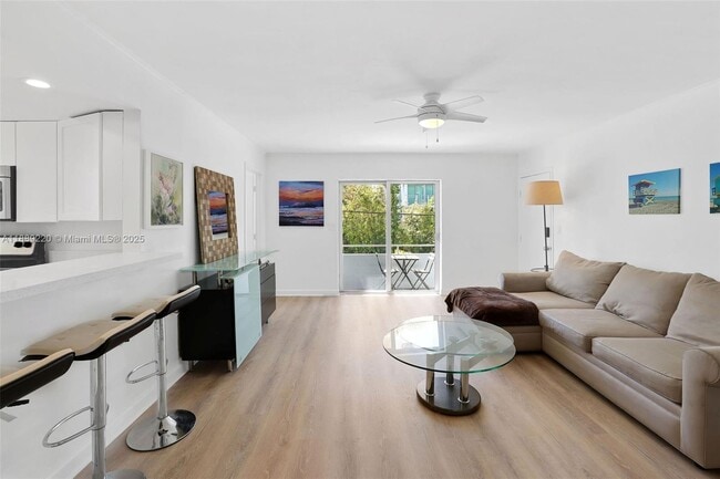 1601 Bay Rd in Miami Beach, FL - Building Photo - Building Photo