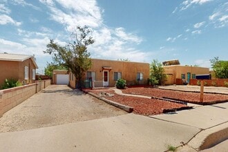 5016 5th St NW in Albuquerque, NM - Building Photo - Building Photo