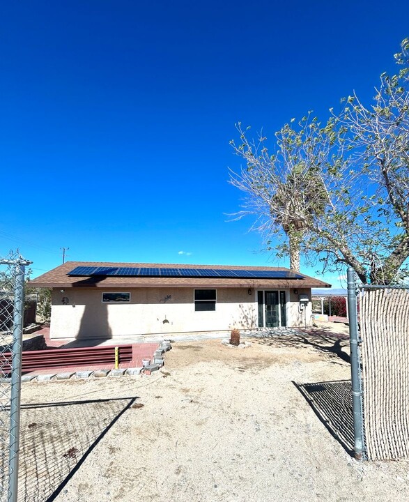 6211 Sunrise Rd in Twentynine Palms, CA - Building Photo