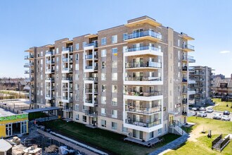 240 Hymus Boul in Pointe-claire, QC - Building Photo - Building Photo