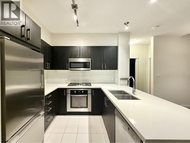 3163 Riverwalk Ave in Vancouver, BC - Building Photo - Building Photo