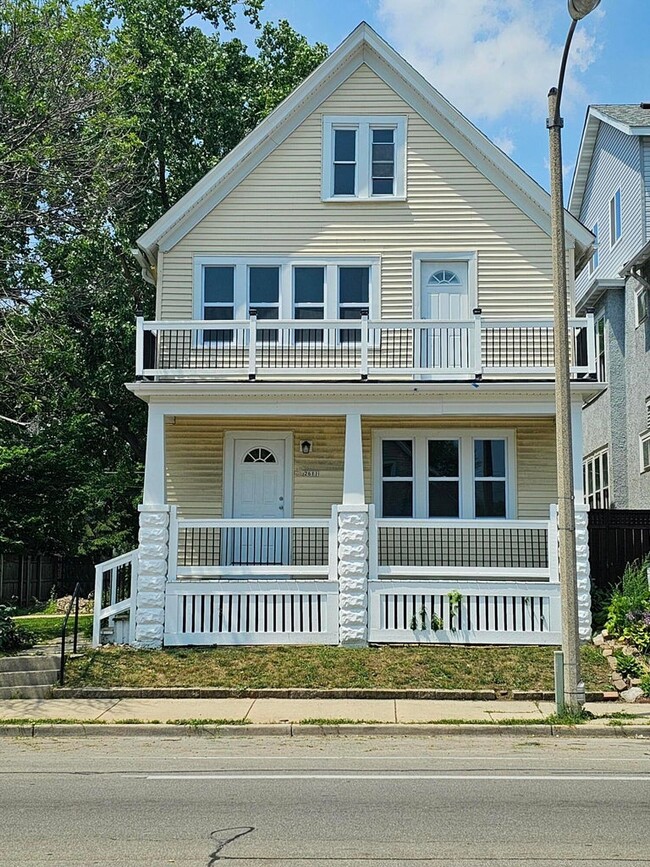 2611 N Holton St, Unit 2611