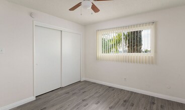 4317 Columbus St in Bakersfield, CA - Foto de edificio - Building Photo