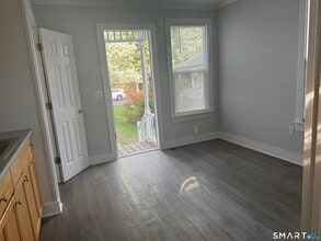 210 Prospect Ave in Shelton, CT - Building Photo - Building Photo