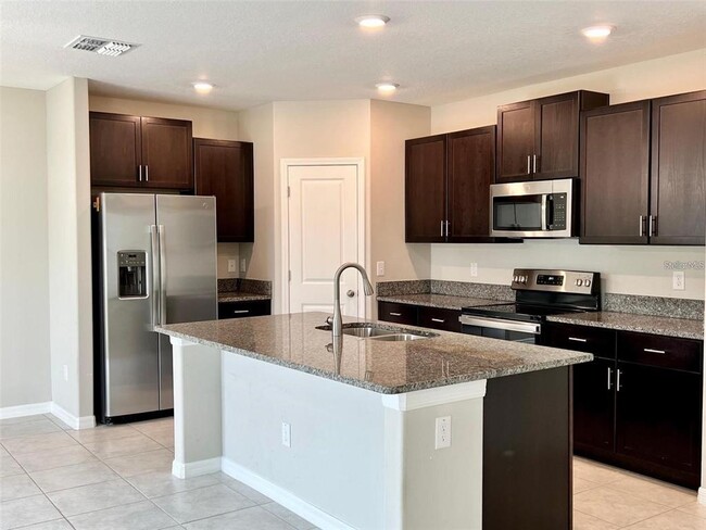 31730 Barrel Wave Way in Zephyrhills, FL - Building Photo - Building Photo