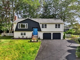 29 Magellan Dr, Unit 2306 in Milford, CT - Building Photo