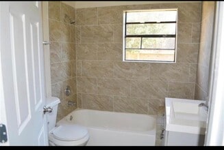 7706 Canal St in Houston, TX - Building Photo - Building Photo