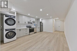 91 Hogarth Ave in Toronto, ON - Building Photo - Building Photo