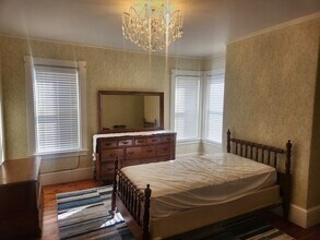 15 Arlington St, Unit 1 in Fitchburg, MA - Foto de edificio - Building Photo