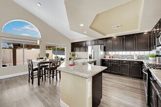 2845 Via Stella St in Henderson, NV - Building Photo - Building Photo