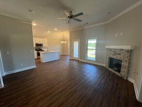 492 Silver Hill Dr in Pearl, MS - Foto de edificio - Building Photo