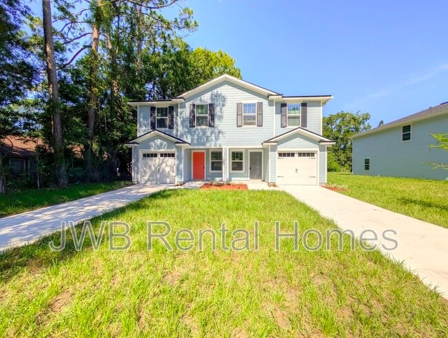 1126 Comanche St