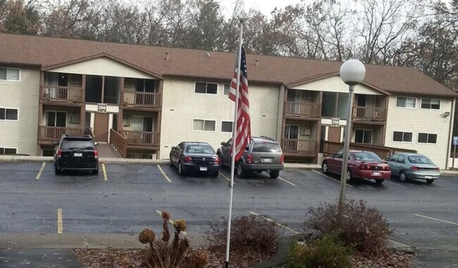 300 Sand Hill Manor Dr in Houghton Lake, MI - Building Photo - Building Photo