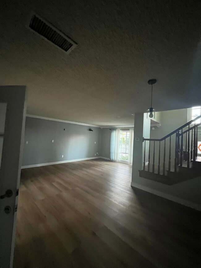 22240 Wyandotte St in Los Angeles, CA - Building Photo - Building Photo