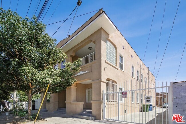 property at 1464 1/2 W 35th Pl