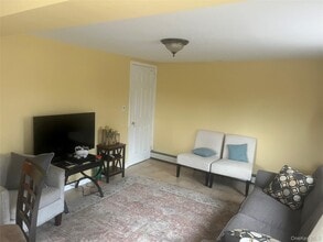 13 Summitt Pl in Valhalla, NY - Building Photo - Building Photo