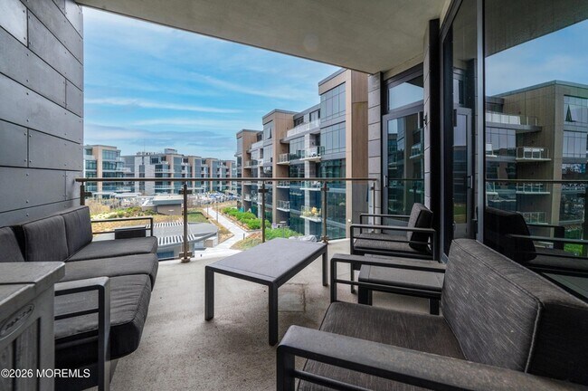 15 Morris Ave, Unit 405 in Long Branch, NJ - Foto de edificio - Building Photo
