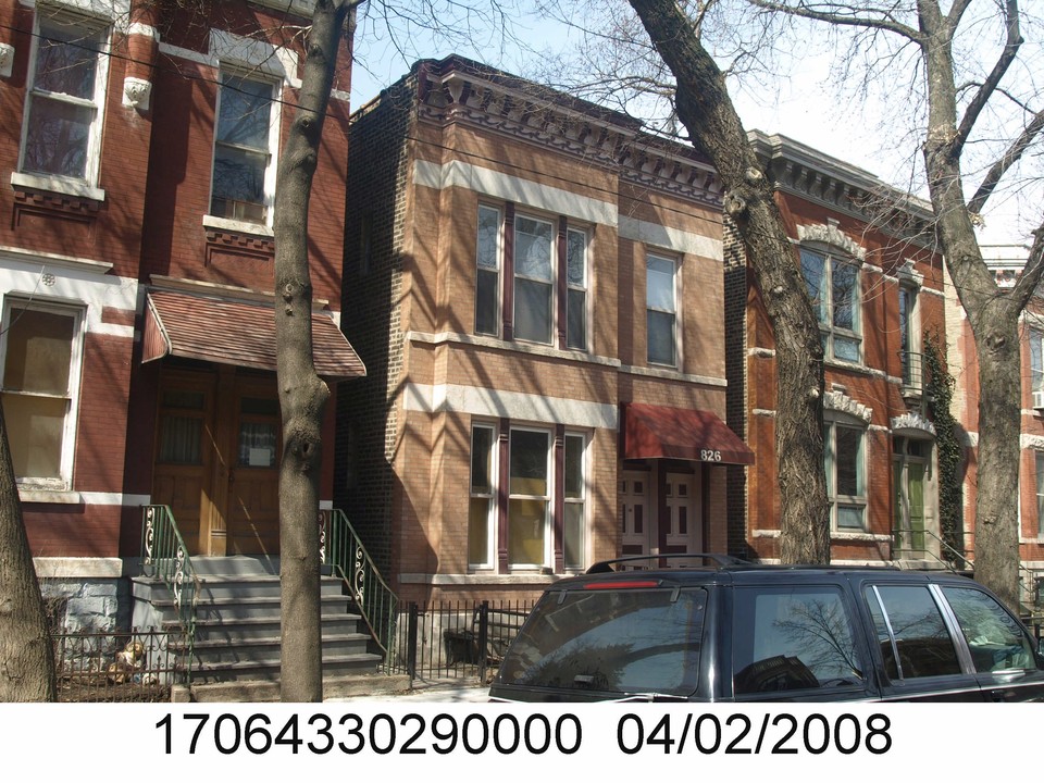 826 N Winchester Ave in Chicago, IL - Foto de edificio