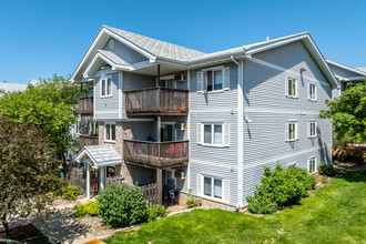 Cross Creek in Urbandale, IA - Foto de edificio - Building Photo