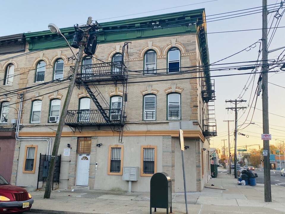 489 18th Ave in Newark, NJ - Building Photo