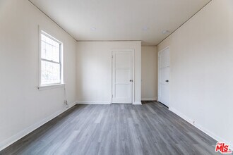 138 W 82nd St in Los Angeles, CA - Building Photo - Building Photo