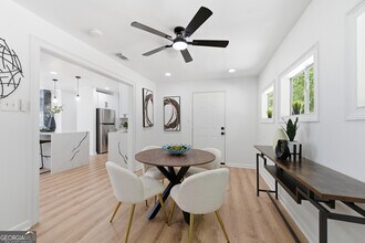 2541 Santa Barbara Dr NW in Atlanta, GA - Building Photo - Building Photo