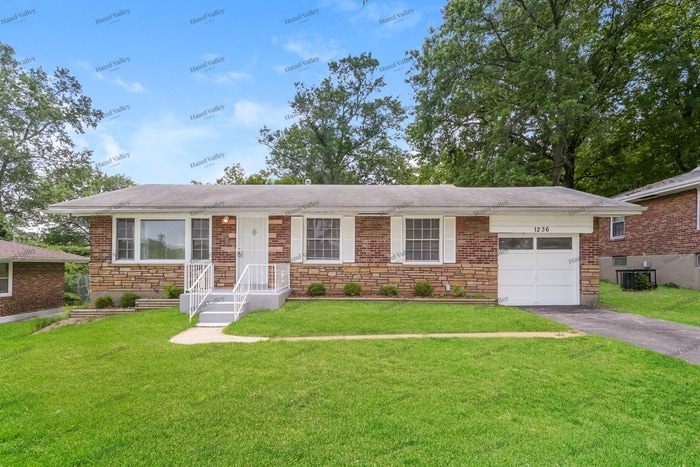 1236 Billings Dr in St. Louis, MO - Building Photo