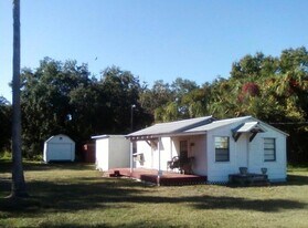 7205 S Manhattan Ave in Tampa, FL - Building Photo