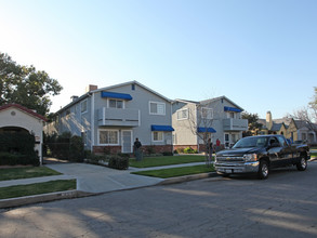 425-427 N Shelton St in Burbank, CA - Building Photo - Building Photo