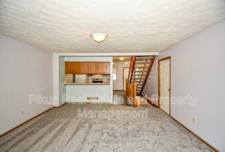 2008 Redwing Dr in Canal Fulton, OH - Building Photo - Building Photo