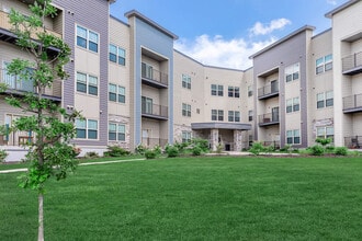 The Meadowlands in Madison, WI - Building Photo - Building Photo