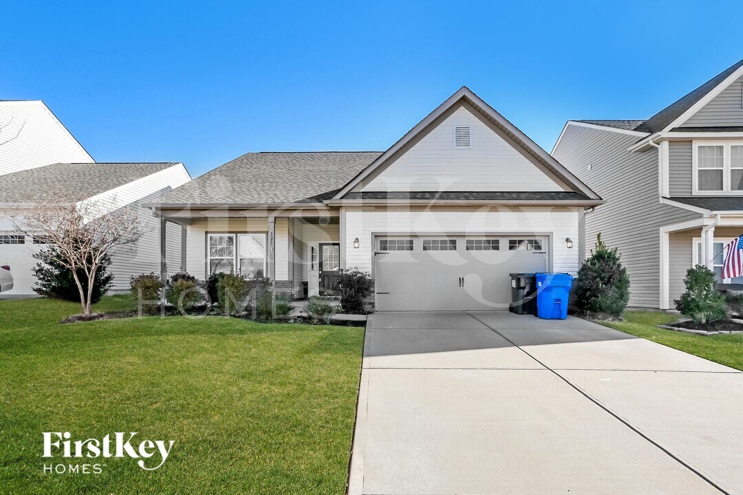 123 Fesperman Cir in Troutman, NC - Foto de edificio