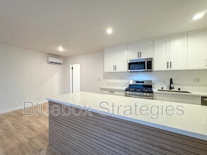 606 Montana Ave in Santa Monica, CA - Building Photo - Building Photo