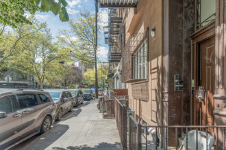 452 Bedford Ave in Brooklyn, NY - Building Photo - Building Photo