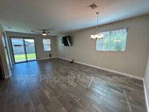 18027 W Tina Ln in Surprise, AZ - Building Photo - Building Photo