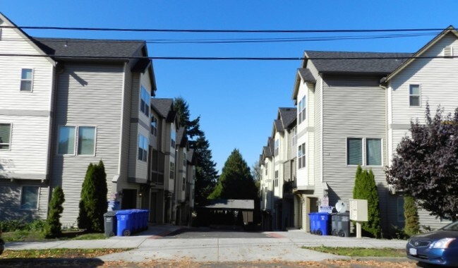 2955 SE 92nd Ave in Portland, OR - Building Photo
