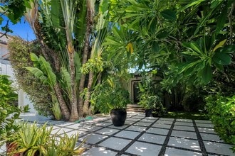 1111 N Venetian Dr in Miami Beach, FL - Building Photo - Building Photo