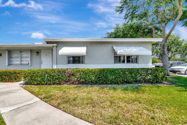 2305 Lowson Blvd in Delray Beach, FL - Building Photo - Building Photo
