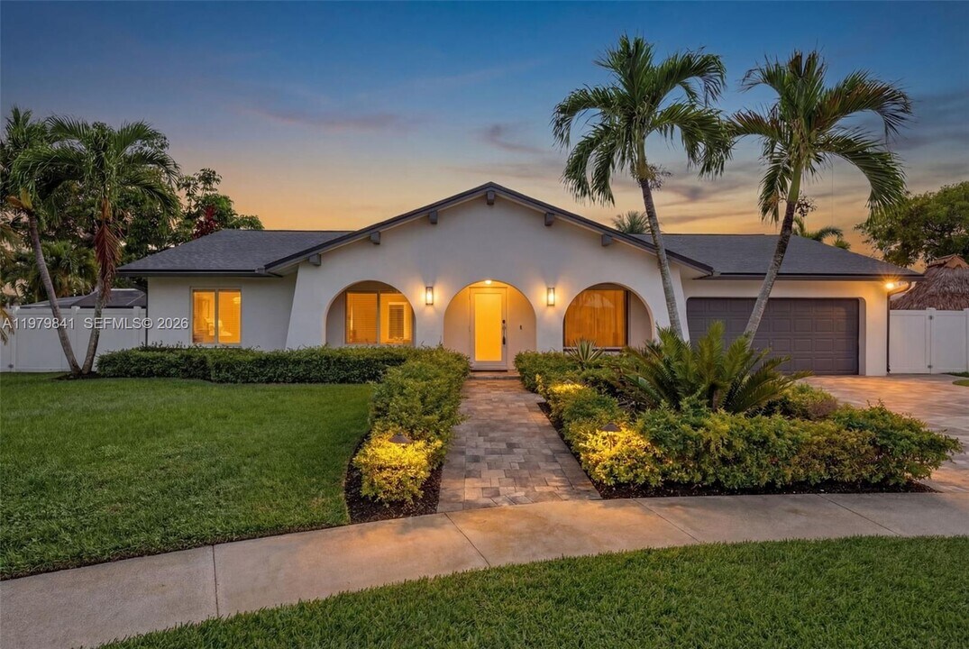 8695 SW 51st Pl in Cooper City, FL - Building Photo