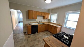 294 Boston Ave, Unit 1 in Medford, MA - Building Photo