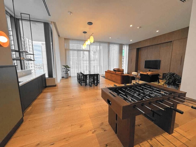 11 NE 6th St in Miami, FL - Foto de edificio - Building Photo