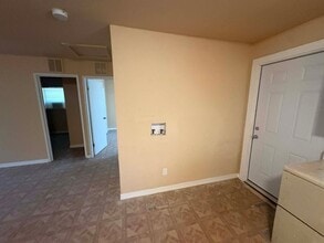 221-227 Maria St in Ft. Myers, FL - Foto de edificio - Building Photo