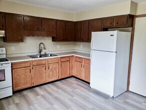 4140 Mary Pl in Eau Claire, WI - Foto de edificio - Building Photo