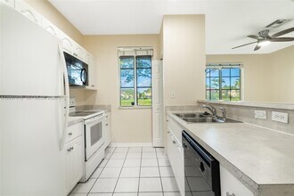 6051 SW 19th Pl in North Lauderdale, FL - Building Photo - Building Photo