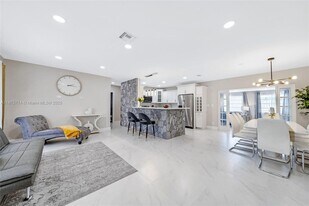 241 Oceanic Ave in Lauderdale-by-the-Sea, FL - Building Photo