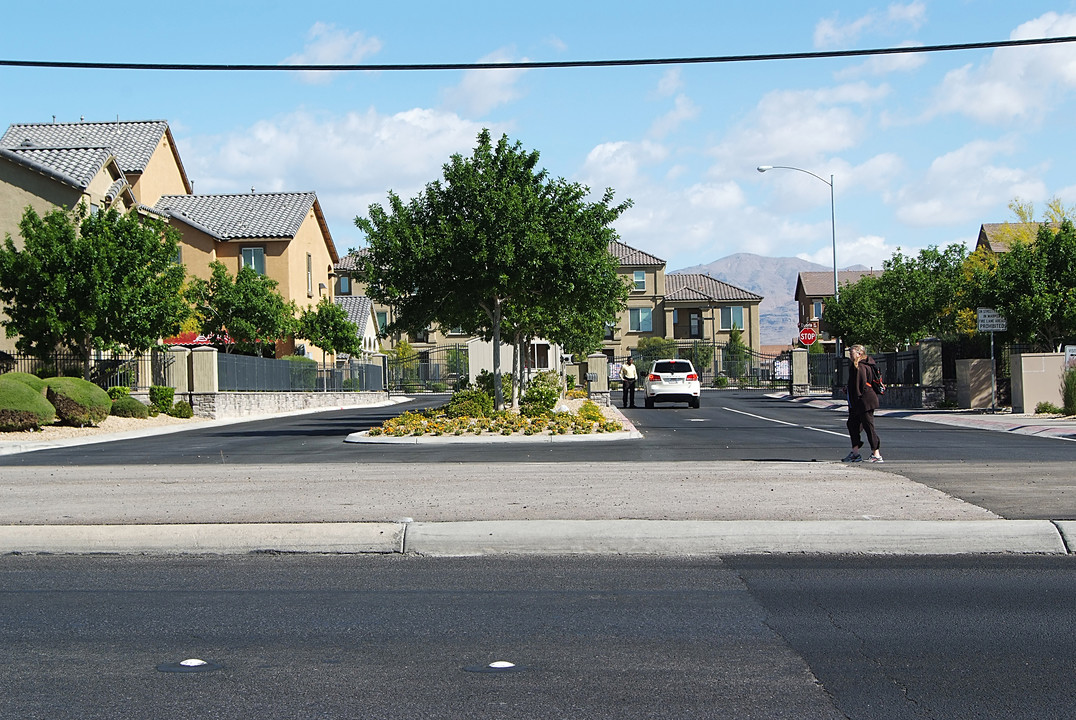 Cliffs at Dover Homes and Townhomes in Las Vegas, NV - Foto de edificio