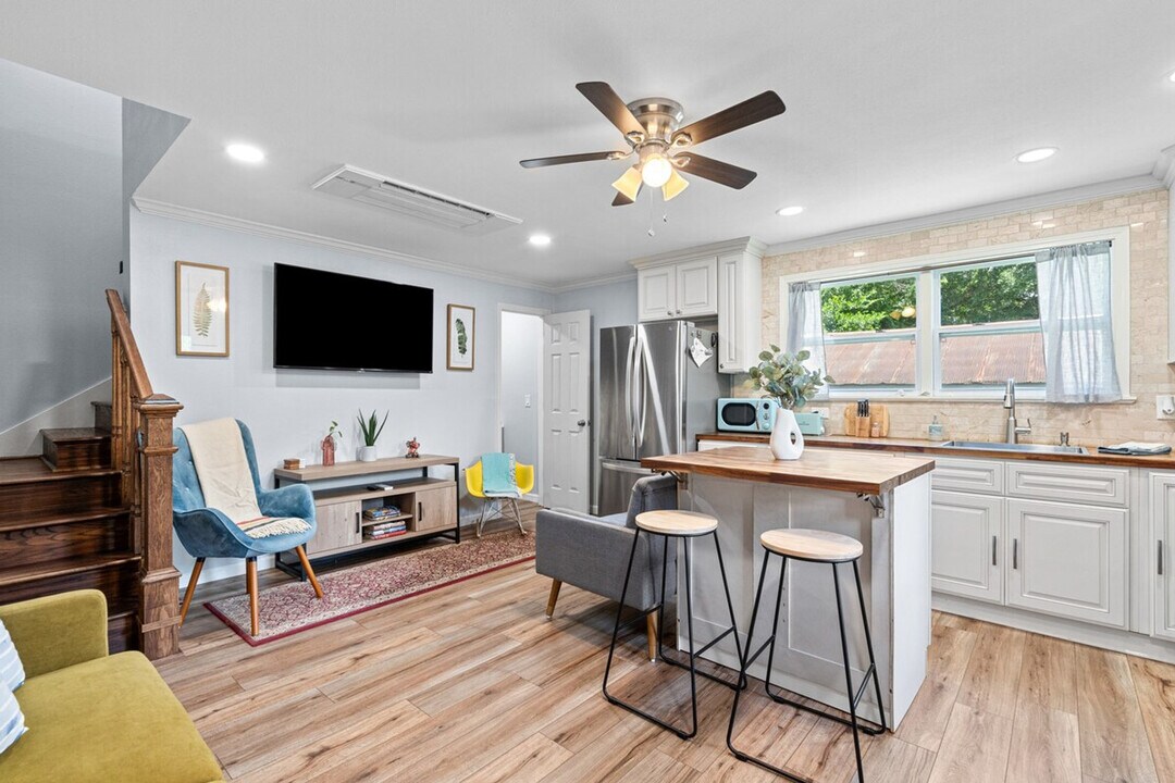 2 Mead Dr in Pensacola, FL - Building Photo