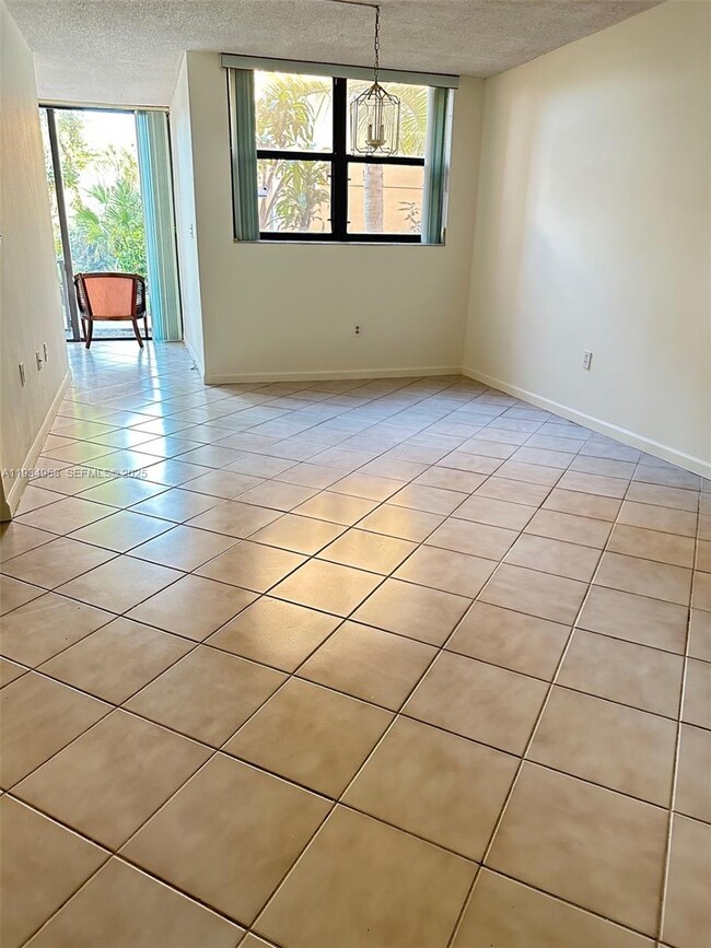 9420 W Flagler St in Miami, FL - Building Photo - Building Photo