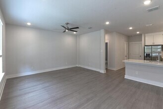 817 Crystal Oak Ln in Arlington, TX - Building Photo - Building Photo